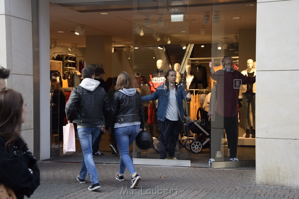 Bombendrohung H-M Koeln Mitte Schildergadde P05.JPG - Miklos Laubert